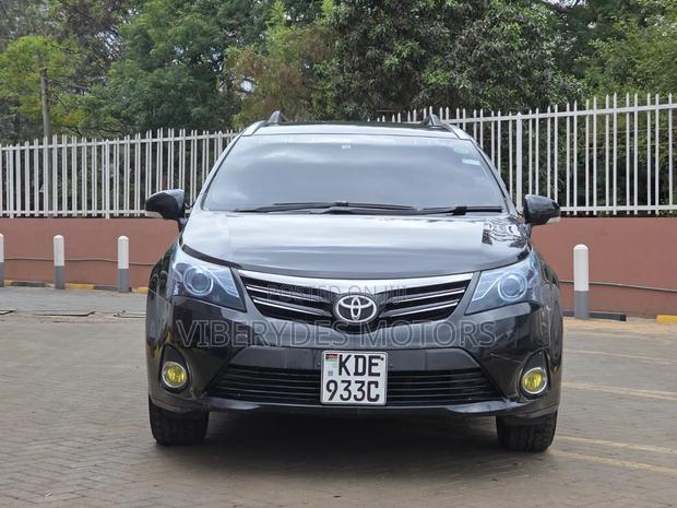 Toyota Avensis 2015 Black
