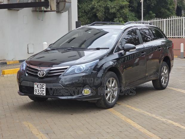 Toyota Avensis 2015 Black