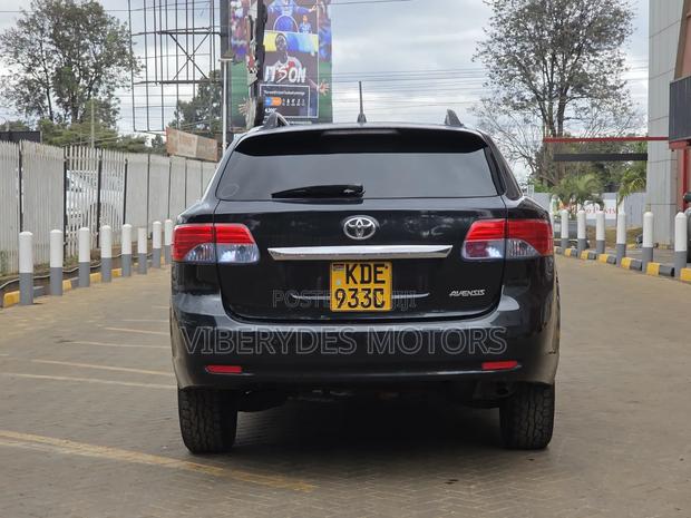 Toyota Avensis 2015 Black