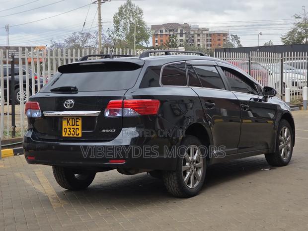 Toyota Avensis 2015 Black