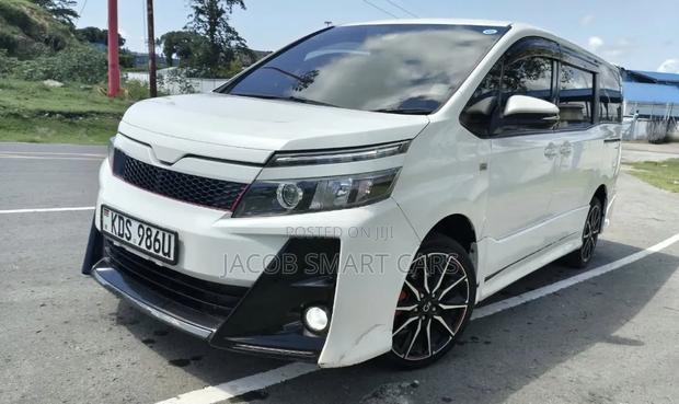 Toyota Voxy 2017 White