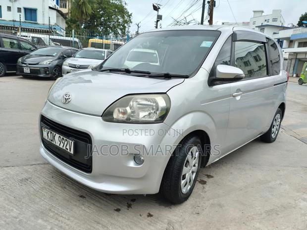 Toyota Porte 2015 Silver