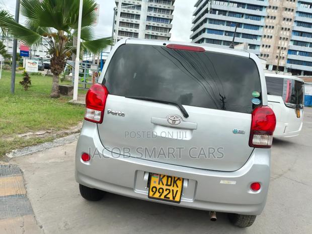 Toyota Porte 2015 Silver