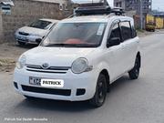 Toyota Sienta 2010 White for sale