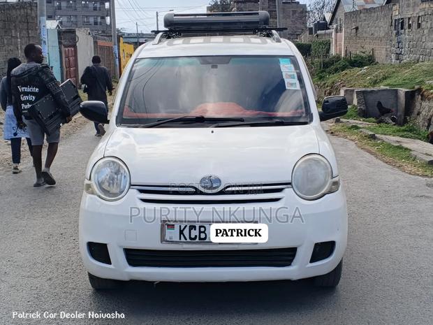 Toyota Sienta 2010 White