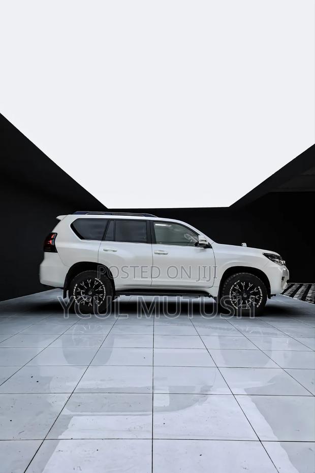 Toyota Land Cruiser 3.3 Diesel 4WD 2021 White