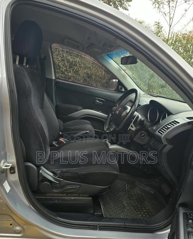 Mitsubishi Outlander 2012 Gray