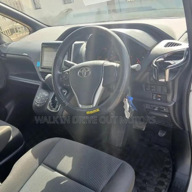 Toyota Noah 2019 White