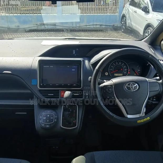 Toyota Noah 2019 White