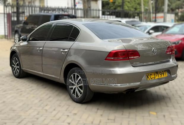 Volkswagen Passat 2014 Gold