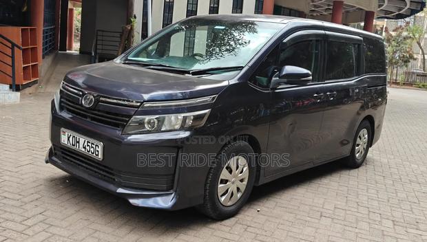 Toyota Voxy X 2WD 8-Seater 2015 Blue