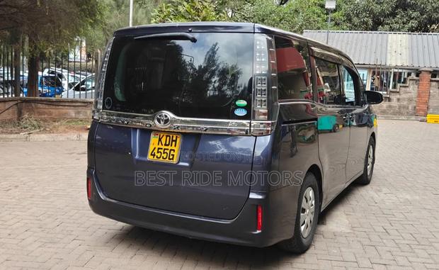 Toyota Voxy X 2WD 8-Seater 2015 Blue