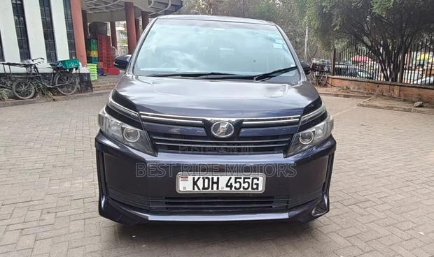 Toyota Voxy X 2WD 8-Seater 2015 Blue
