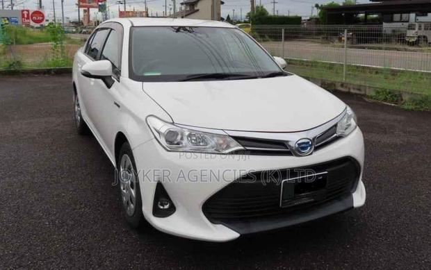 Toyota Axio 1.5 Hybrid 2WD 2019 White