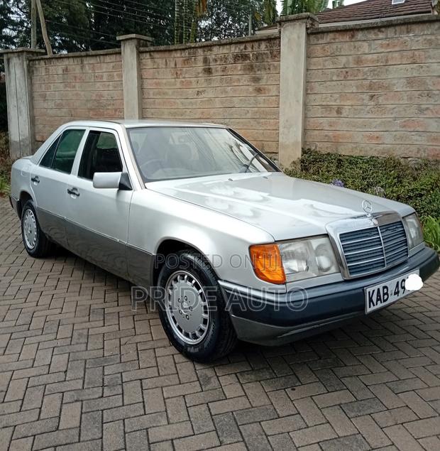 Mercedes-Benz 200E 1990 Silver