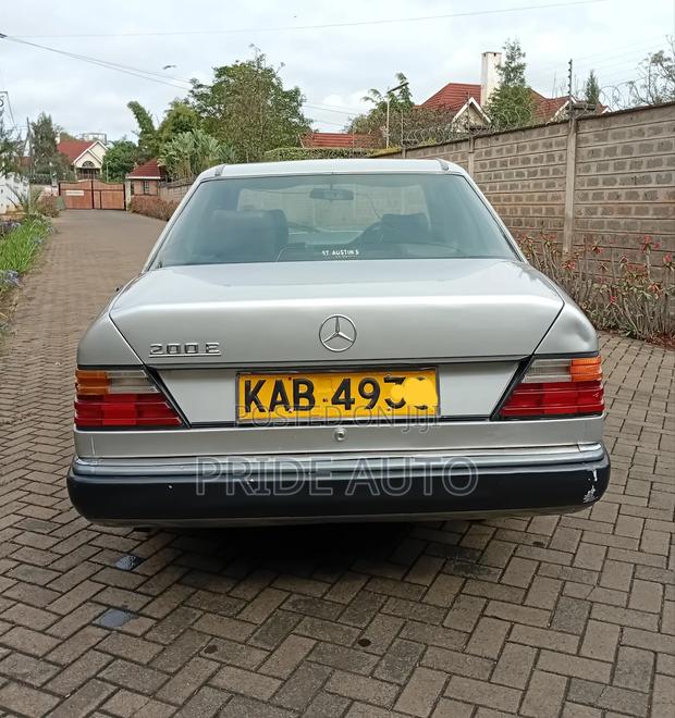 Mercedes-Benz 200E 1990 Silver
