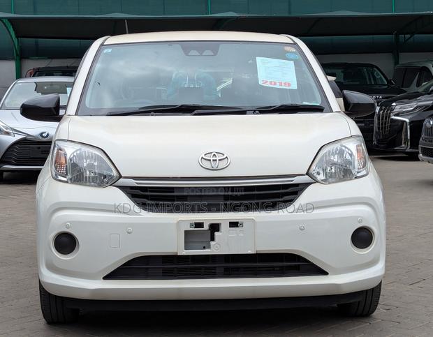 Toyota Passo 2019 White