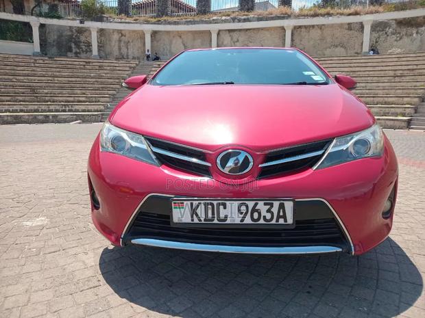 Toyota Auris 2013 Red