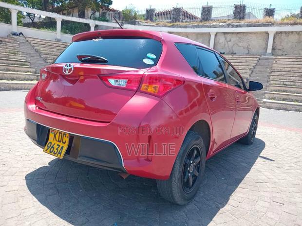 Toyota Auris 2013 Red