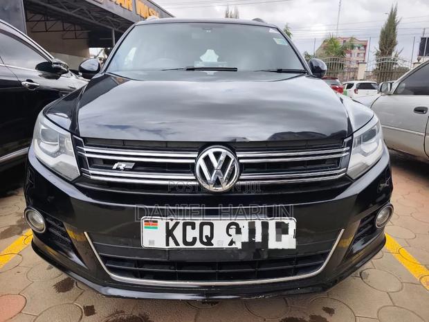 Volkswagen Tiguan S with Sunroof 2013 Black