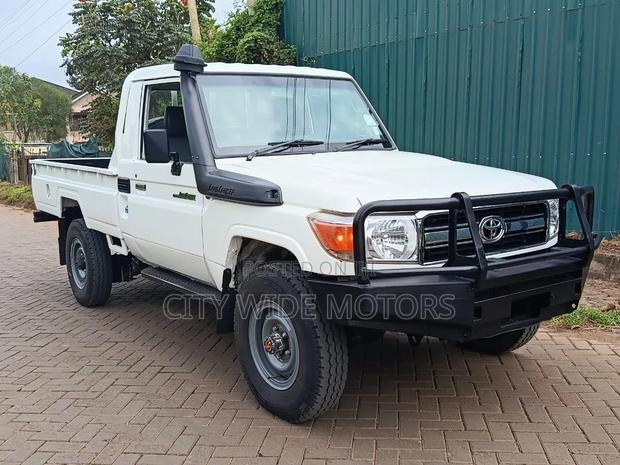 Toyota Land Cruiser 76 Series 2017 White