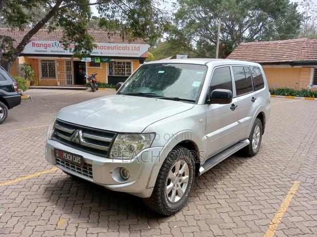 Mitsubishi Pajero 2014 Silver