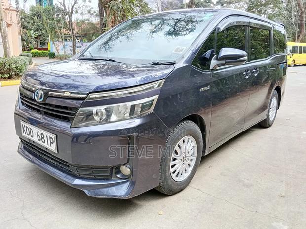 Toyota Noah 2.0 FWD (8 Seater) 2014 Blue