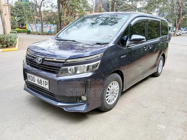 Toyota Noah 2.0 FWD (8 Seater) 2014 Blue