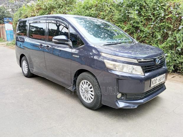 Toyota Noah 2.0 FWD (8 Seater) 2014 Blue