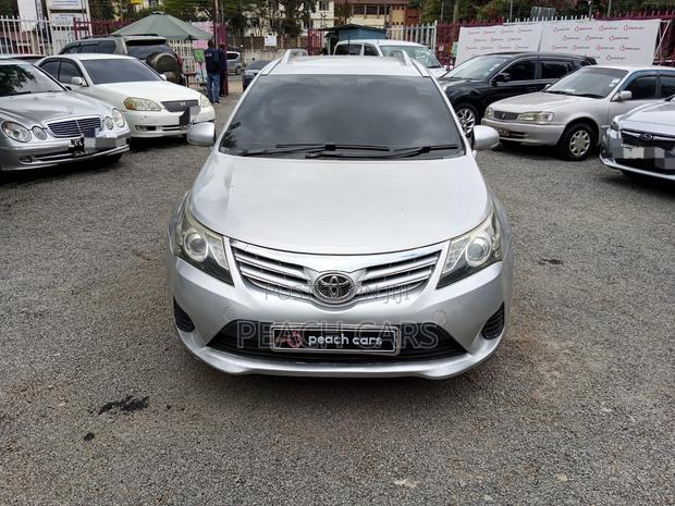Toyota Avensis 2014 Silver