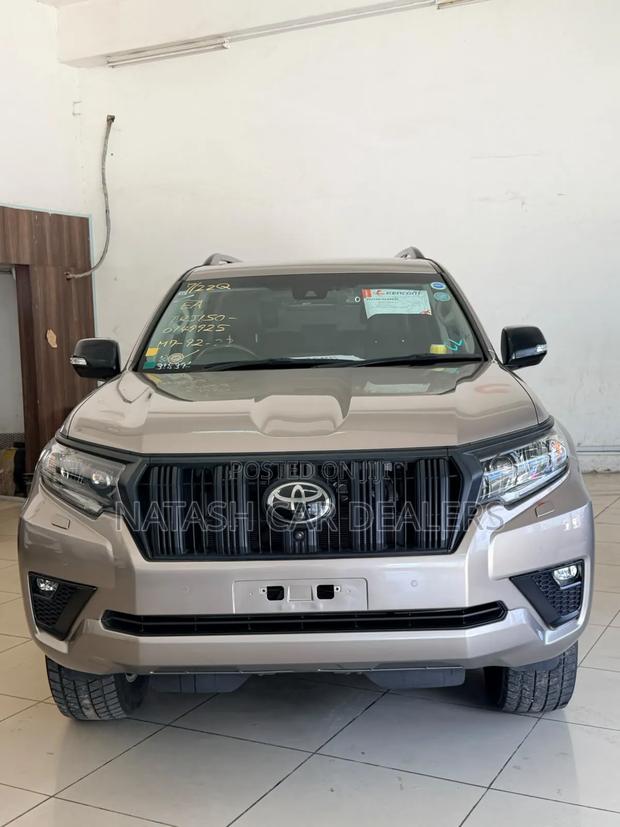 Toyota Land Cruiser Prado 2022 Gold
