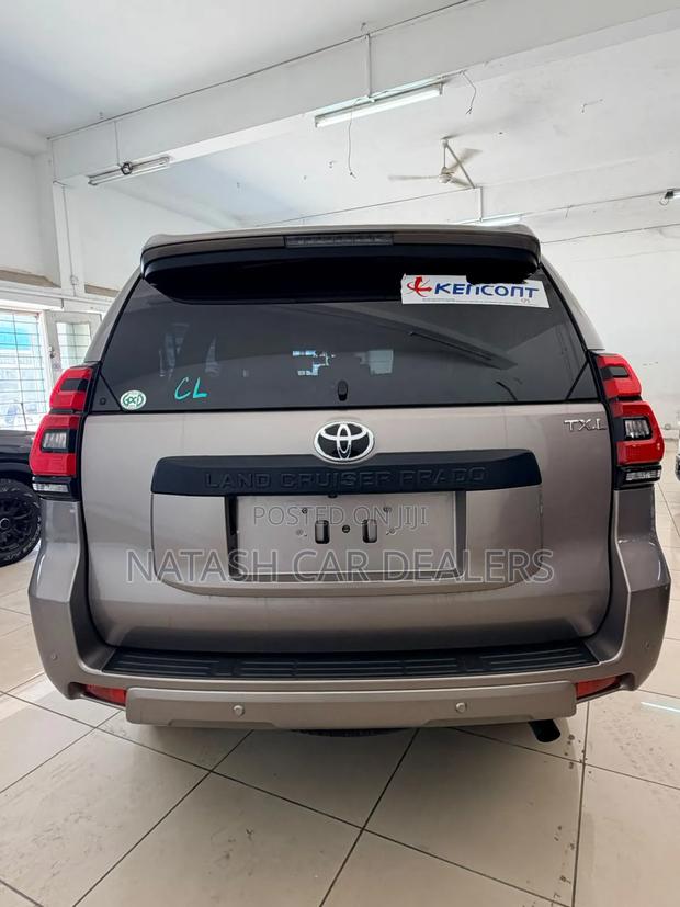 Toyota Land Cruiser Prado 2022 Gold