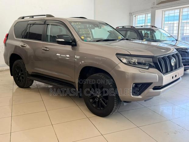 Toyota Land Cruiser Prado 2022 Gold