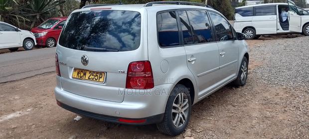 Volkswagen Touran 2010 Silver