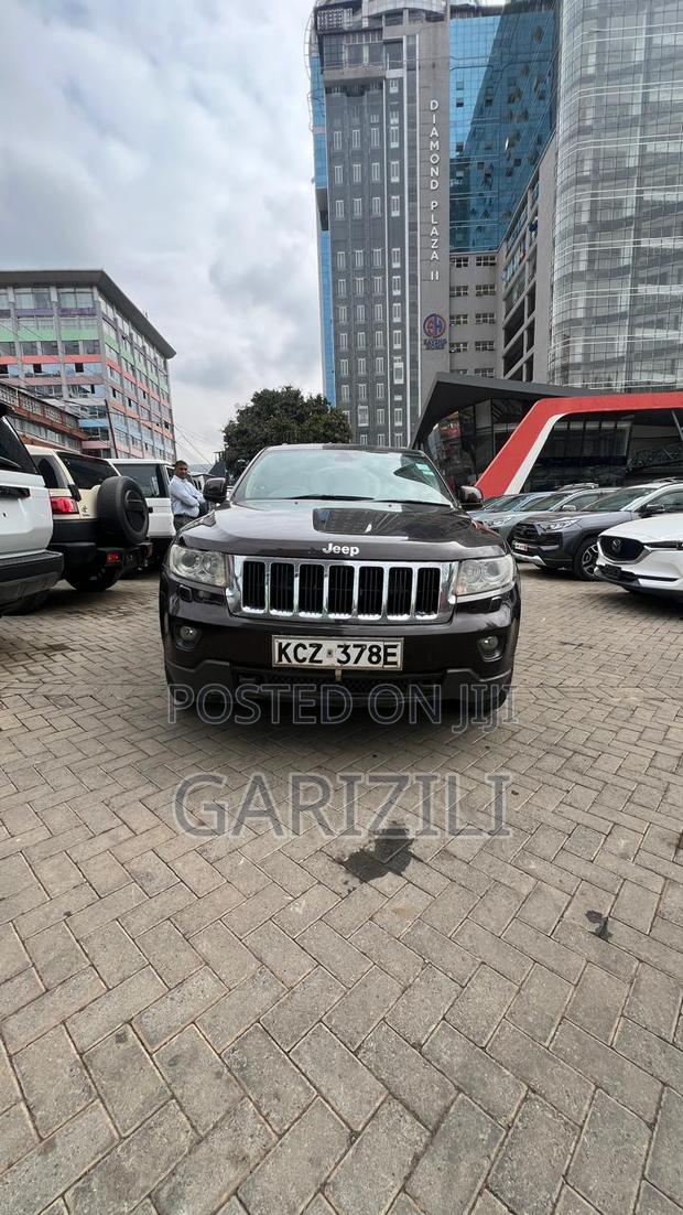 Jeep Grand Cherokee Laredo 4X4 2013 Brown
