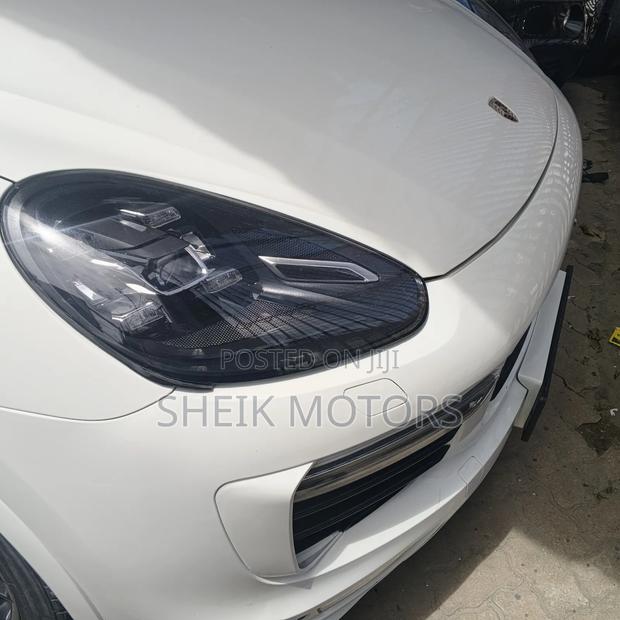Porsche Cayenne 2017 White