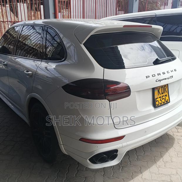 Porsche Cayenne 2017 White