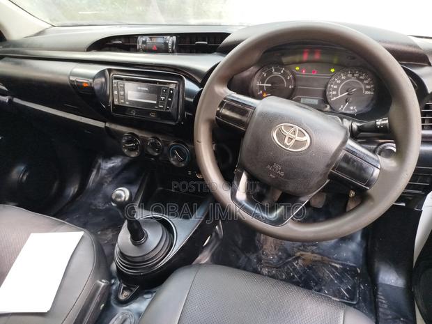 Toyota Hilux 2017 White