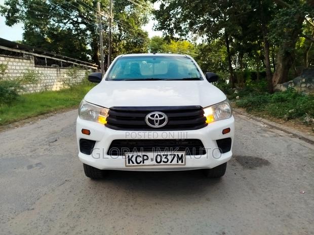 Toyota Hilux 2017 White
