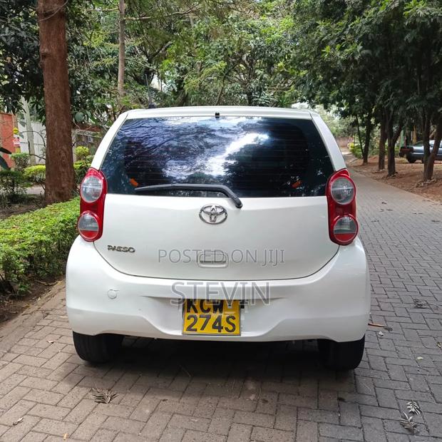 Toyota Passo 2012 White
