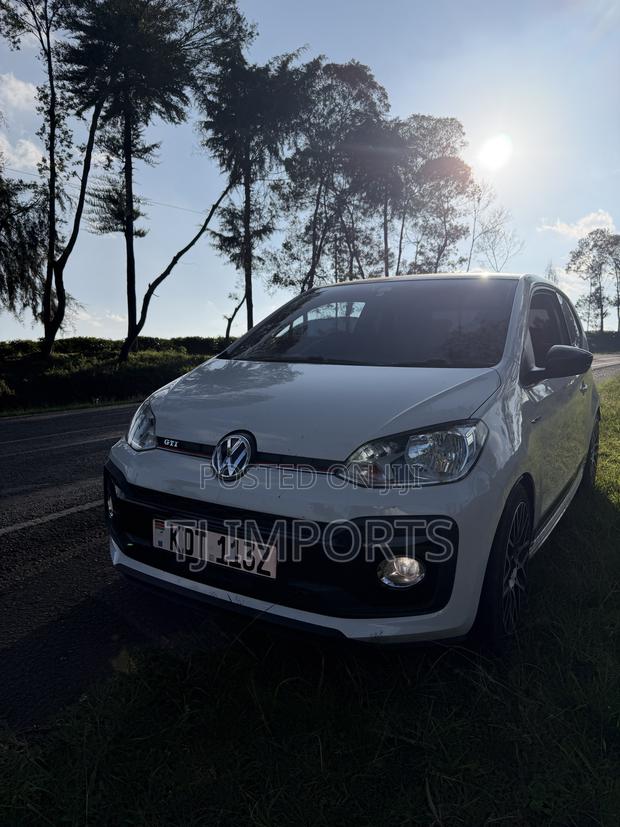 Volkswagen Up 2018 White