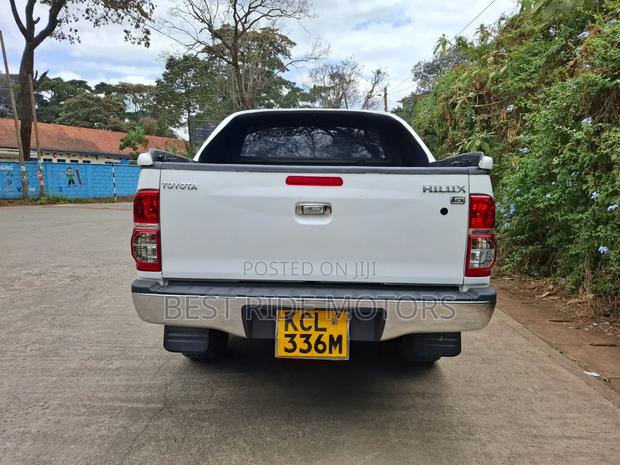 Toyota Hilux 2011 White