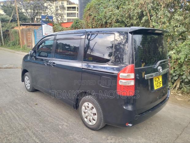 Toyota Noah 2010 Black