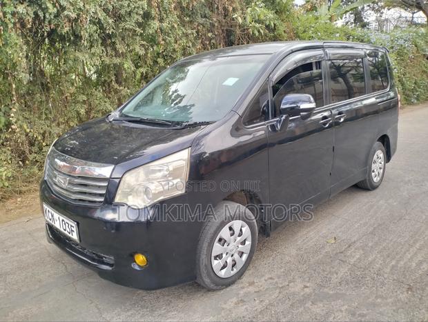 Toyota Noah 2010 Black