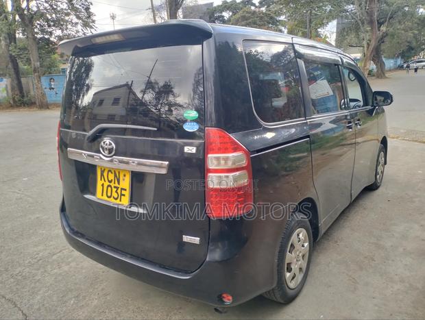Toyota Noah 2010 Black