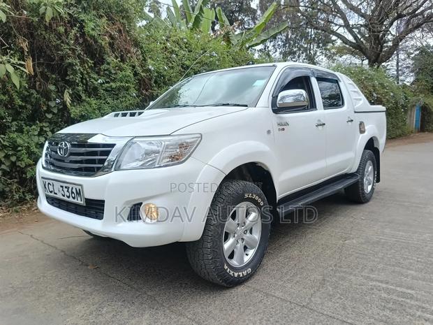 Toyota Hilux 2011 White