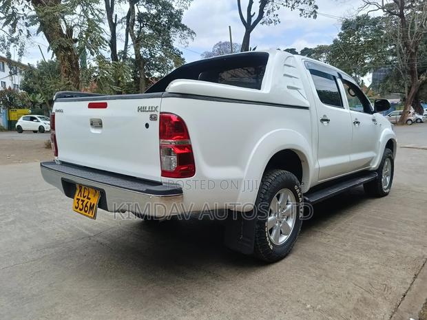 Toyota Hilux 2011 White