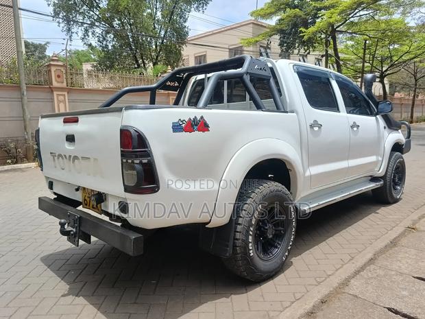 Toyota Hilux 2009 White