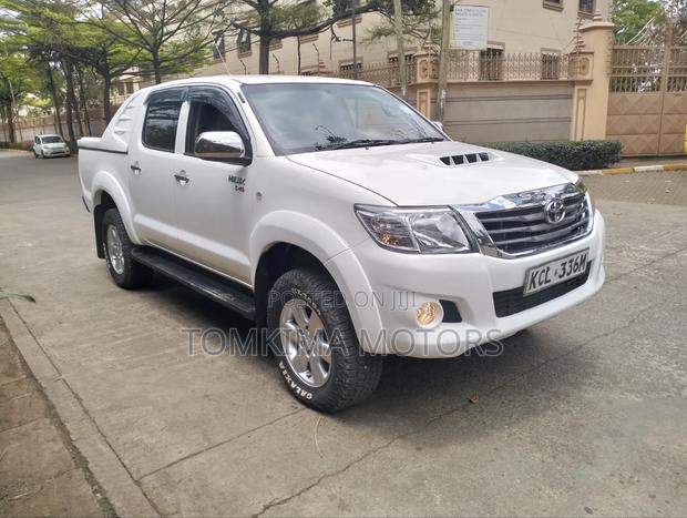 Toyota Hilux 2011 White