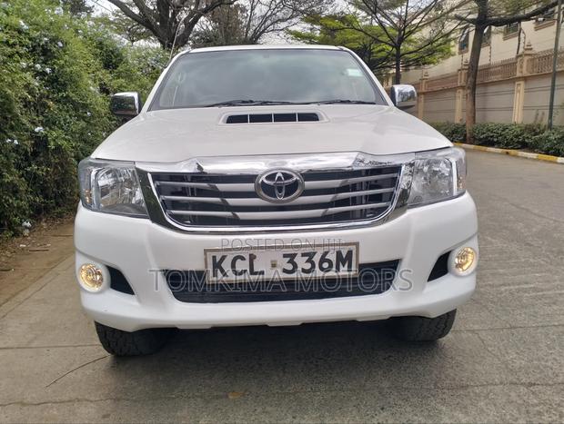 Toyota Hilux 2011 White